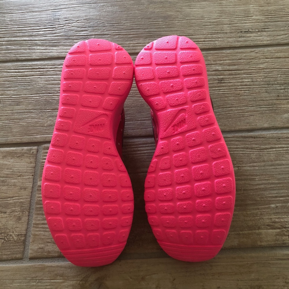 NWOB NIKE ROSHERUN PRINT (GS) Running - Picture 6 of 7